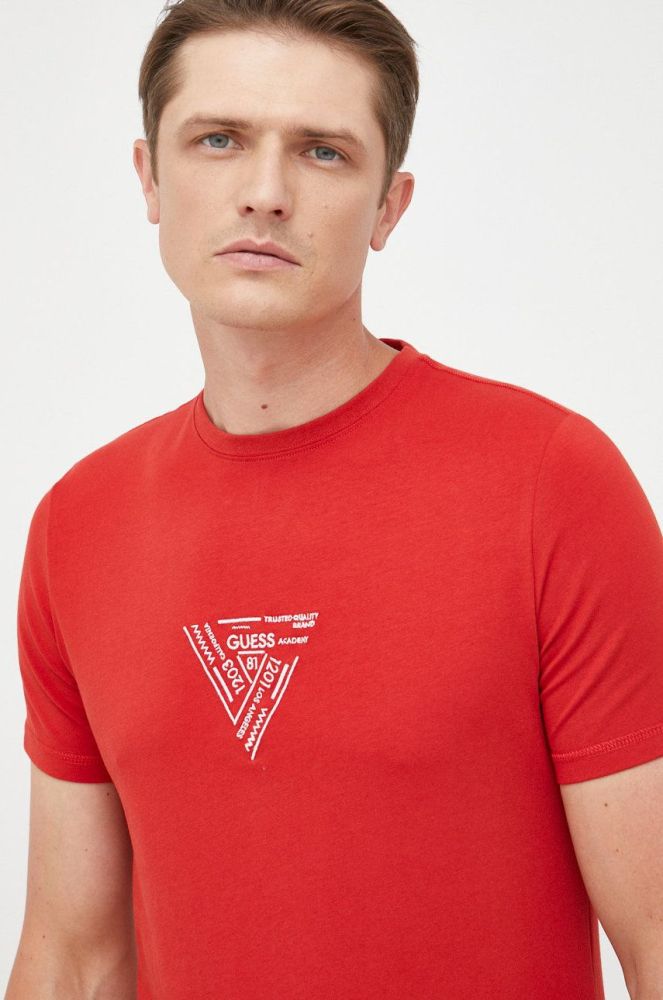 Футболка Guess чоловічий колір червоний з принтом (2465090)