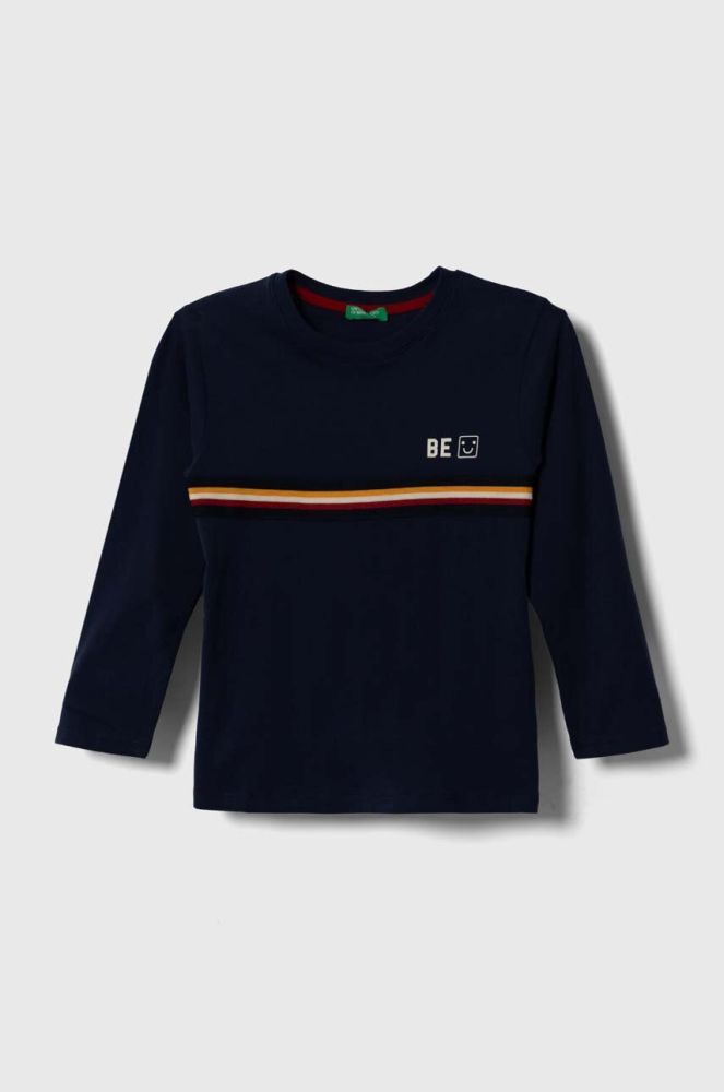 Дитячий бавовняний лонгслів United Colors of Benetton колір синій з аплікацією